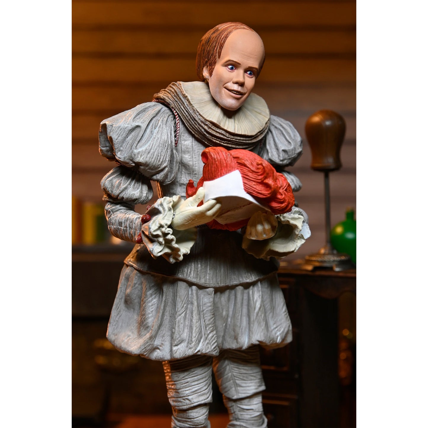 NECA Ultimate IT: Welcome to Derry Bob Gray As Pennywise LIQUIDACION